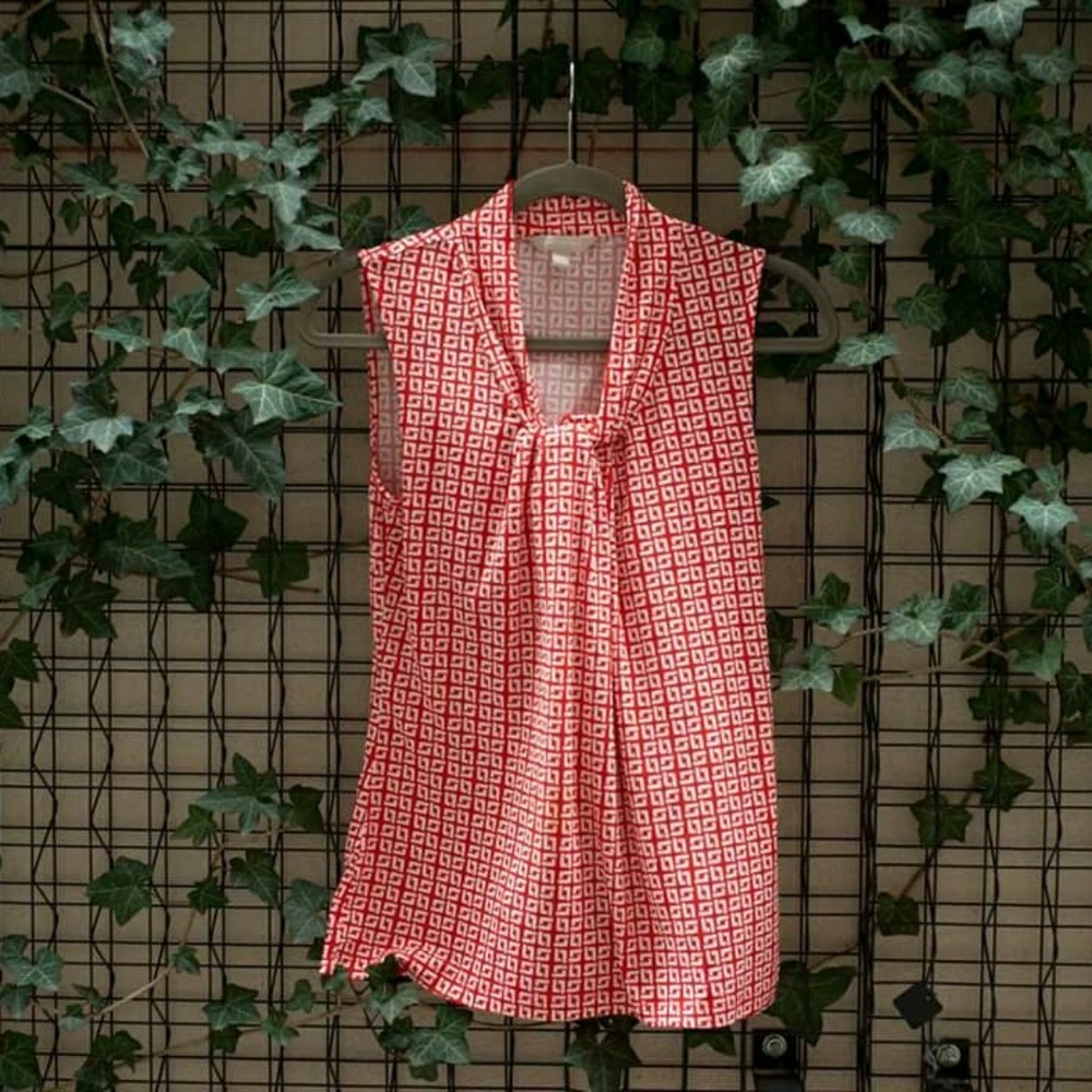 ♥️sold♥️Banana Republic top